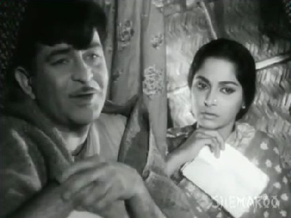 Wahida Rehman has done something to do with Raj Cooper as he goes out to read .... | राज कूपर लोकांशी भांडायला निघाले म्हणून वहिदा रहमान यांनी केले असे काही.... वाचून तुम्हाला देखील बसेल आश्चर्याचा धक्का Wahida Rehman has done something to do with Raj Cooper as he goes out to read .... | राज कूपर लोकांशी भांडायला निघाले म्हणून वहिदा रहमान यांनी केले असे काही.... वाचून तुम्हाला देखील बसेल आश्चर्याचा धक्का
