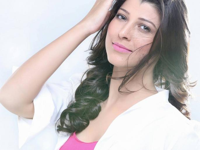 Tejaswini says, who has the courage? | तेजस्विनी म्हणते, कोणाची हिम्मत आहे का?
