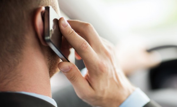 Smartphone consuming health risks! | स्मार्टफोनचा अतिवापर आरोग्यासाठी घातकच! Smartphone consuming health risks! | स्मार्टफोनचा अतिवापर आरोग्यासाठी घातकच!