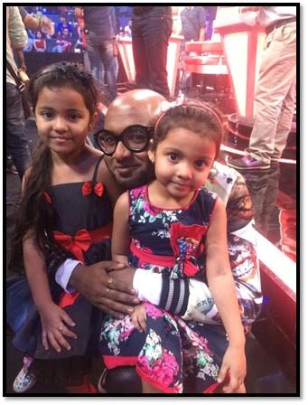 Aiyar gave a surprise visit to the set of The Voice India | अयातने दिली द व्हॉइज इंडियाच्या सेटला सरप्राईज भेट Aiyar gave a surprise visit to the set of The Voice India | अयातने दिली द व्हॉइज इंडियाच्या सेटला सरप्राईज भेट