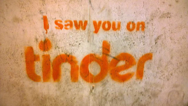 Tinder's age is 18 years | ​‘टिंडर’ने केली वयोमर्यादा 18 वर्ष