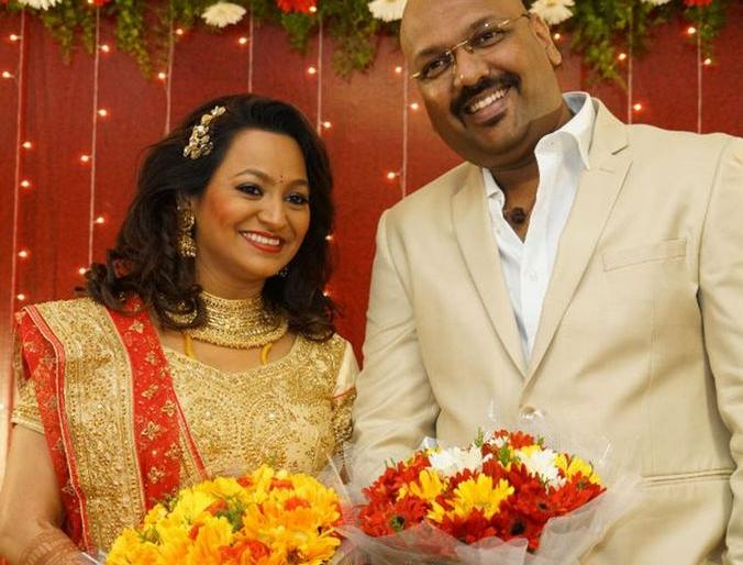 Agdbam Fem Tripti Bhoir gets involved with music composer T Satish Chakraborty | अगडबम फेम तृप्ती भोईर संगीतकार टी सतीश चक्रवर्ती यांच्यासोबत अडकली विवाहबंधनात Agdbam Fem Tripti Bhoir gets involved with music composer T Satish Chakraborty | अगडबम फेम तृप्ती भोईर संगीतकार टी सतीश चक्रवर्ती यांच्यासोबत अडकली विवाहबंधनात