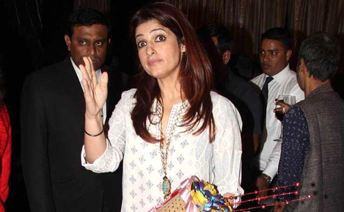 Twinkle Khanna told the shopkeeper Rs 280; What exactly is the read! | ट्विंकल खन्नाने २८० रुपयांवरून दुकानदाराला सुनावले; वाचा नेमका काय आहे किस्सा! Twinkle Khanna told the shopkeeper Rs 280; What exactly is the read! | ट्विंकल खन्नाने २८० रुपयांवरून दुकानदाराला सुनावले; वाचा नेमका काय आहे किस्सा!