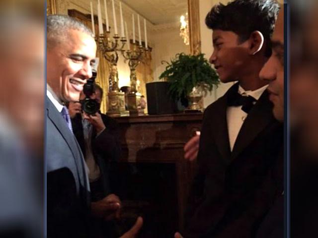Sunny took a gift from Obama | ​ सनीने घेतली ओबामांची भेट
