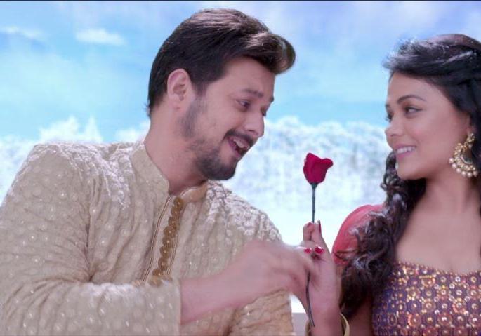 The romantic song of 'bubbles' is displayed | 'फुगे'चे रॉमेंटीक गाणे प्रदर्शित