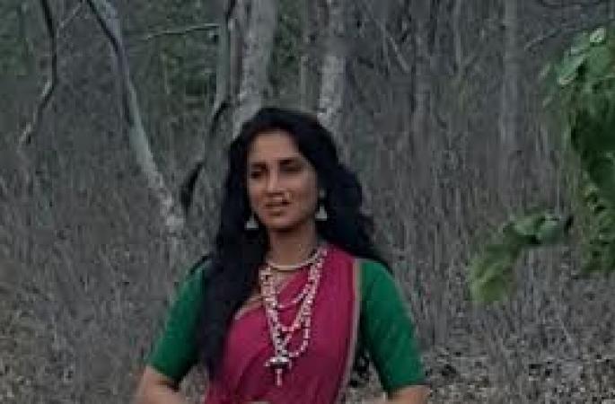 Smita as the tribal girl | आदिवासी मुलीच्या भूमिकेत स्मिता