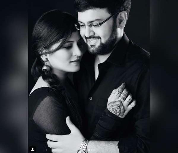 Pre-Wedding Photoshoot with Swami Ravindra's future husband, looks romantic | गायिका सावनी रविंद्रचं भावी पतीसह प्री-वेडिंग फोटोशूट, दिसला रोमँटिक अंदाज Pre-Wedding Photoshoot with Swami Ravindra's future husband, looks romantic | गायिका सावनी रविंद्रचं भावी पतीसह प्री-वेडिंग फोटोशूट, दिसला रोमँटिक अंदाज