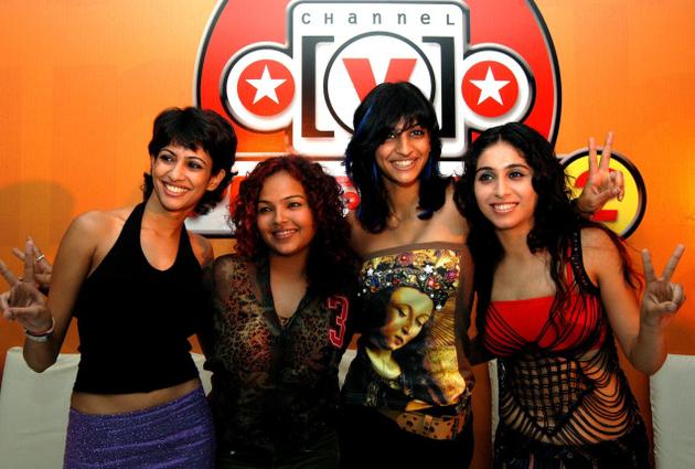 'Viva' success 'Channel V' for women's music band | 'व्हिवा'चे यश'चॅनल व्ही'ने महिलांच्या म्युझिक बँडसाठी 'Viva' success 'Channel V' for women's music band | 'व्हिवा'चे यश'चॅनल व्ही'ने महिलांच्या म्युझिक बँडसाठी