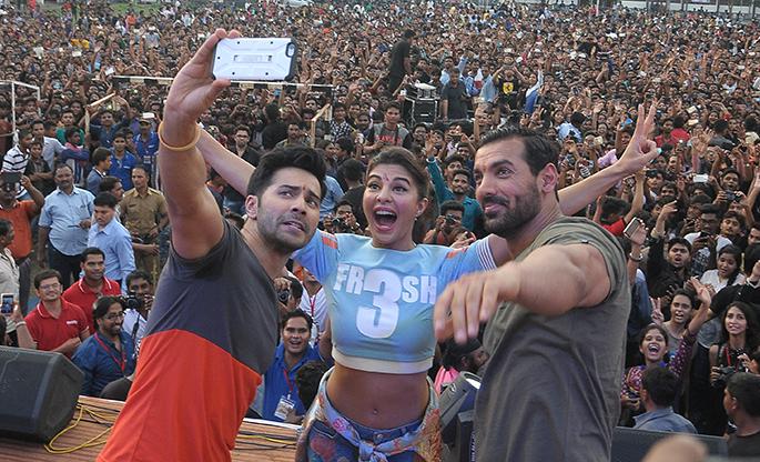 John, Varun, Jacqueline's 'Dhishoom Dhashoom' | जॉन, वरुण, जॅकलीनचे 'ढिशूम ढिशूम' John, Varun, Jacqueline's 'Dhishoom Dhashoom' | जॉन, वरुण, जॅकलीनचे 'ढिशूम ढिशूम'