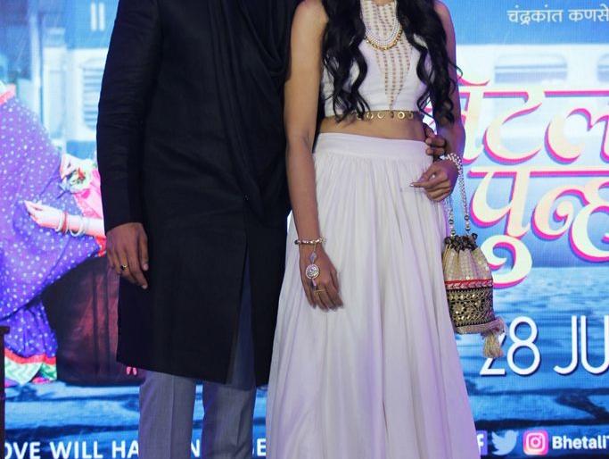 The trailer of 'Bhailee Tu reh' is displayed in the lead role of Vaibhav Talist and Pooja Sawant! | वैभव तत्ववादी आणि पूजा सावंत यांची प्रमुख भूमिका असलेल्या ‘भेटली तू पुन्हा’ चा ट्रेलर प्रदर्शित! The trailer of 'Bhailee Tu reh' is displayed in the lead role of Vaibhav Talist and Pooja Sawant! | वैभव तत्ववादी आणि पूजा सावंत यांची प्रमुख भूमिका असलेल्या ‘भेटली तू पुन्हा’ चा ट्रेलर प्रदर्शित!