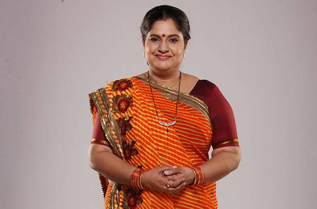 Vandana became the true father of the reader, father of Supriya Pathak! | वंदना पाठकचे खरे वडील बनले सुप्रिया पाठकचे पडद्यावरील वडील!