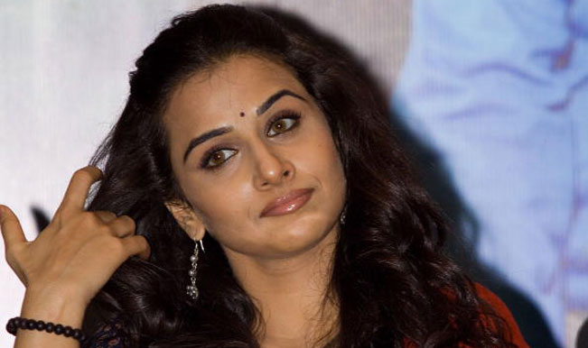 Vidya Balan fears to work with whom? | कोणासोबत काम करण्यास विद्या बालनला वाटते भीती?