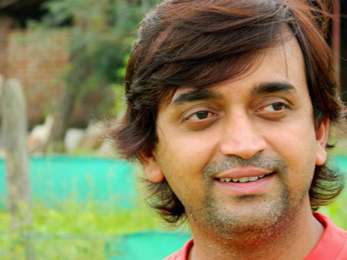 Songwriter turned director | दिग्दर्शक बनला गीतकार Songwriter turned director | दिग्दर्शक बनला गीतकार