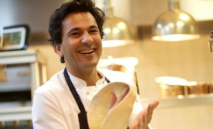 Chef Vikas Khanna feels fear of height | शेफ विकास खन्नाला वाटतेय उंचीची भीती Chef Vikas Khanna feels fear of height | शेफ विकास खन्नाला वाटतेय उंचीची भीती
