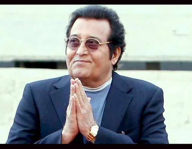 Indian guard: Vinod Khanna gets 'guard of honor' | भारतीय नौदलाने विनोद खन्ना यांना निवासस्थानी दिला ‘गार्ड आॅफ आॅनर’ Indian guard: Vinod Khanna gets 'guard of honor' | भारतीय नौदलाने विनोद खन्ना यांना निवासस्थानी दिला ‘गार्ड आॅफ आॅनर’