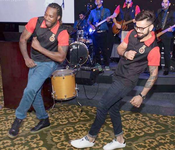 See, Gayle and Virat's Fine Dance | पाहाच, गेल व विराटचा भन्नाट डान्स See, Gayle and Virat's Fine Dance | पाहाच, गेल व विराटचा भन्नाट डान्स