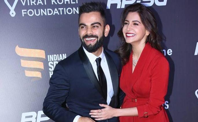 Virat-Anushka's Court Marriage; Weddings in India, not abroad! | विराट-अनुष्का करणार कोर्ट मॅरेज; विदेशात नव्हे तर भारतातच रंगणार लग्नसोहळा! Virat-Anushka's Court Marriage; Weddings in India, not abroad! | विराट-अनुष्का करणार कोर्ट मॅरेज; विदेशात नव्हे तर भारतातच रंगणार लग्नसोहळा!
