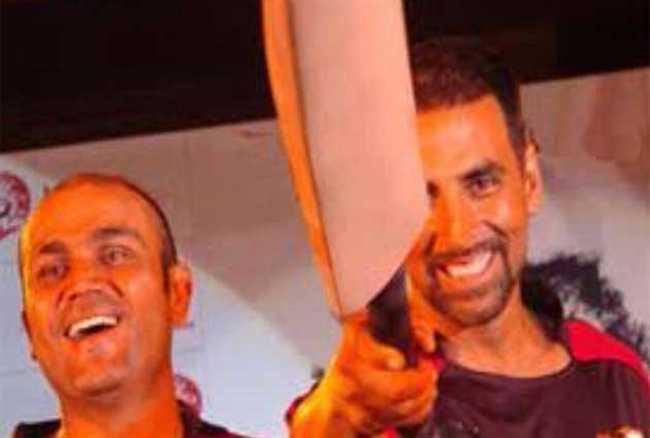 Akshay is the best all-rounder of Bollywood - Sehwag! | ​अक्षय बॉलिवूडचा सर्वाेत्तम आॅलराउंडर- सेहवाग !