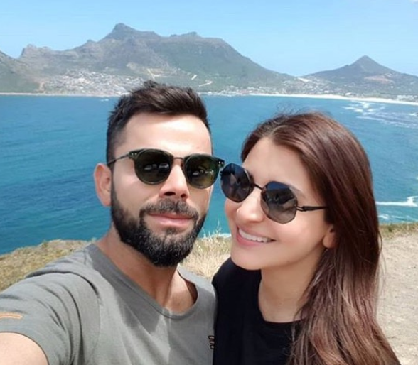 Akshay Kumar at the Cape Town with Anushka Sharma! | केप टाऊनमध्ये अनुष्का शर्मा सोबत अक्षय कुमारने केला लंच ! Akshay Kumar at the Cape Town with Anushka Sharma! | केप टाऊनमध्ये अनुष्का शर्मा सोबत अक्षय कुमारने केला लंच !