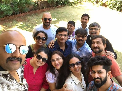 Vada Khera Bandywadi team made Lakhavali dhalam | वाडा चिरेबंदीच्या टीमने केली लोणावळ्यात धमाल Vada Khera Bandywadi team made Lakhavali dhalam | वाडा चिरेबंदीच्या टीमने केली लोणावळ्यात धमाल