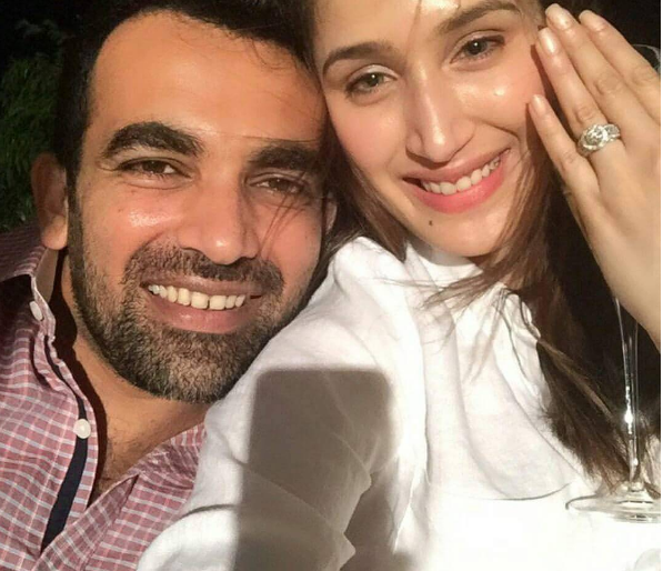 Zaheer Khan's wicket with Chak De Girl Sagarika Ghatge removed | चक दे गर्ल सागरिका घाटगेने काढली क्रिकेटर झहीर खानची विकेट