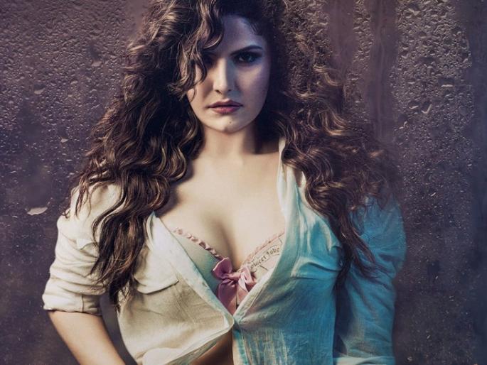 I was being teased and the makers were enjoying beer. Zarina Khan's serious charge on 'Often 2' makers !! | माझ्यासोबत छेडछाड होत होती अन् मेकर्स बीअरचा आस्वाद घेत होते..! ‘अक्सर2’च्या मेकर्सवर जरीन खानचे गंभीर आरोप!! I was being teased and the makers were enjoying beer. Zarina Khan's serious charge on 'Often 2' makers !! | माझ्यासोबत छेडछाड होत होती अन् मेकर्स बीअरचा आस्वाद घेत होते..! ‘अक्सर2’च्या मेकर्सवर जरीन खानचे गंभीर आरोप!!