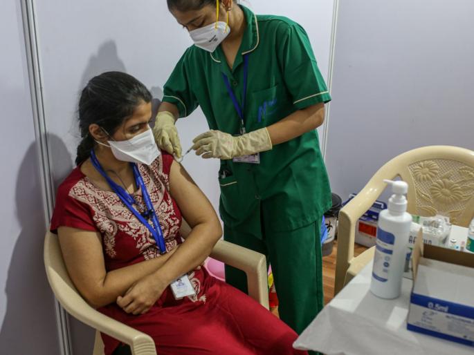 Corona Vaccination covishield vaccine has not blood clots side effects as britain faced | Corona Vaccination: कोरोना लसीकरणानंतर 'ही' लक्षणं दिसली, तर अजिबात दुर्लक्ष करू नका; सरकारनं सांगितला मोठा धोका Corona Vaccination covishield vaccine has not blood clots side effects as britain faced | Corona Vaccination: कोरोना लसीकरणानंतर 'ही' लक्षणं दिसली, तर अजिबात दुर्लक्ष करू नका; सरकारनं सांगितला मोठा धोका