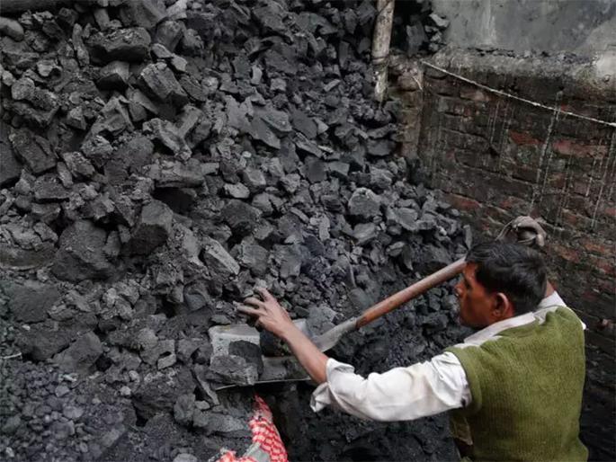 Coal Regulatory Agency finally disbanded, iron filings mixed with coal case | कोळसा देखरेख करणारी एजन्सी अखेर बरखास्त, कोळशामध्ये लोखंडाचा चुरा मिसळण्याचे प्रकरण Coal Regulatory Agency finally disbanded, iron filings mixed with coal case | कोळसा देखरेख करणारी एजन्सी अखेर बरखास्त, कोळशामध्ये लोखंडाचा चुरा मिसळण्याचे प्रकरण