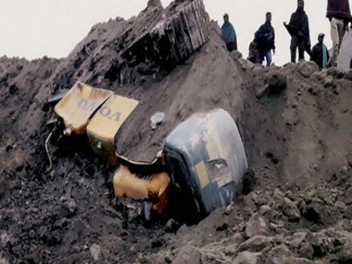 Jharkhand news, 25-30 armed robbers hiding in a coal mine, police action continues for 36 hours | कोळसा खाणीत लपले 25-30 सशस्त्र दरोडेखोर, 36 तासांपासून पोलिसांची कारवाई सुरू Jharkhand news, 25-30 armed robbers hiding in a coal mine, police action continues for 36 hours | कोळसा खाणीत लपले 25-30 सशस्त्र दरोडेखोर, 36 तासांपासून पोलिसांची कारवाई सुरू