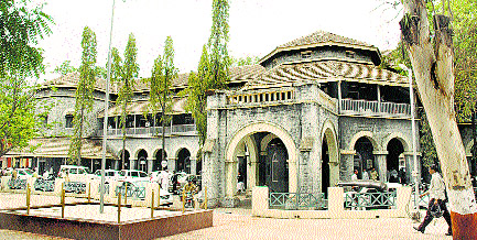 Use of the Court for the seats of the police | पोलिसांकडील जागेचा न्यायालयासाठी वापर