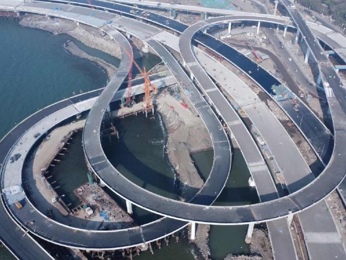 Water seeped through the Mumbai Municipal Corporation's Coastal Road tunnel; Question mark on safety | मुंबई महानगरपालिकेच्या कोस्टल रोडच्या बोगद्यातून झिरपले पाणी; सुरक्षिततेवर प्रश्नचिन्ह Water seeped through the Mumbai Municipal Corporation's Coastal Road tunnel; Question mark on safety | मुंबई महानगरपालिकेच्या कोस्टल रोडच्या बोगद्यातून झिरपले पाणी; सुरक्षिततेवर प्रश्नचिन्ह