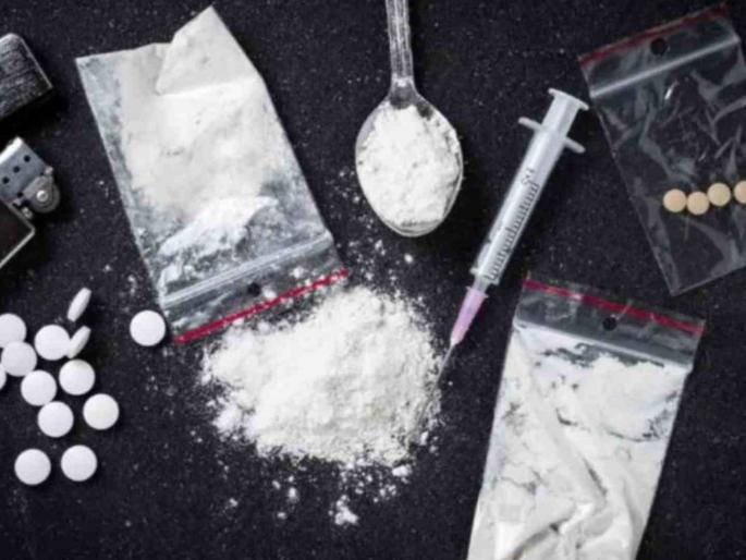 The woman hid 10 crore worth of cocaine in her stomach | महिलेने पोटात लपविले १० कोटींचे कोकेन The woman hid 10 crore worth of cocaine in her stomach | महिलेने पोटात लपविले १० कोटींचे कोकेन