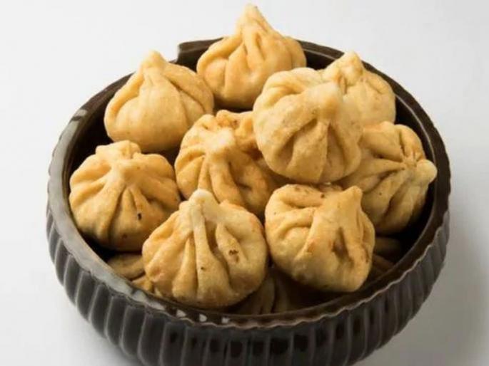 Ganesh Festival 2019 : How to make coconut and khava modak at home | Ganesh Festival 2019 : हटके पद्धतीने असे तयार करा बाप्पाला आवडणारे मोदक! Ganesh Festival 2019 : How to make coconut and khava modak at home | Ganesh Festival 2019 : हटके पद्धतीने असे तयार करा बाप्पाला आवडणारे मोदक!