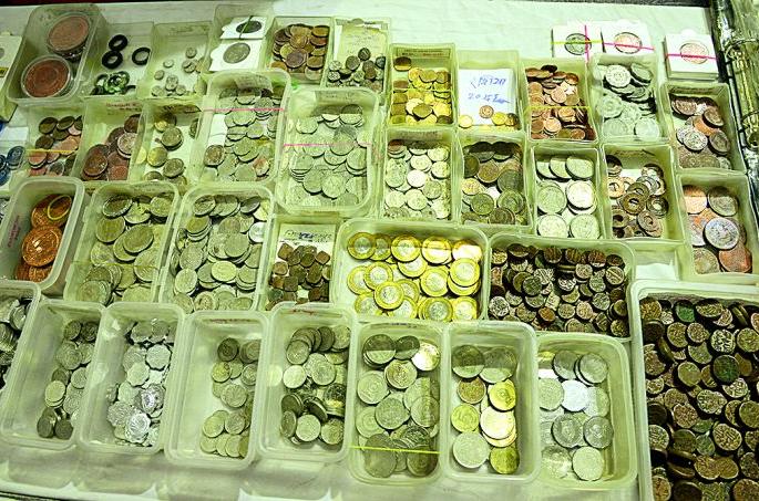 'Nagmani-2020' Exhibition: Uncover ancient history with rare coins | 'नागमणी-२०२०' प्रदर्शन : दुर्मिळ नाण्यांमधून प्राचीन इतिहासाचा उलगडा 'Nagmani-2020' Exhibition: Uncover ancient history with rare coins | 'नागमणी-२०२०' प्रदर्शन : दुर्मिळ नाण्यांमधून प्राचीन इतिहासाचा उलगडा