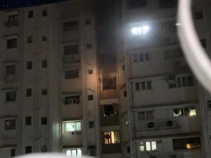 13 rescued in Colaba fire, 1 firefighter injured | कुलाब्यातील आगीतून १३ जणांची सुखरुप सुटका, अग्निशमन दलाचा १ जवान जखमी 13 rescued in Colaba fire, 1 firefighter injured | कुलाब्यातील आगीतून १३ जणांची सुखरुप सुटका, अग्निशमन दलाचा १ जवान जखमी