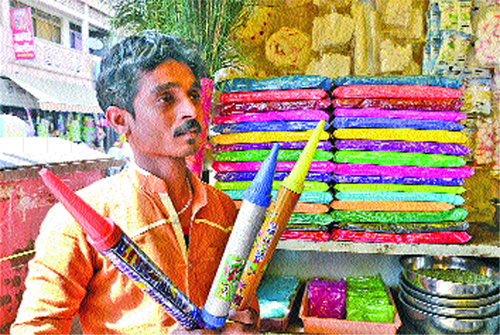 The eco-friendly color scheme offers twenty color colors | इको फ्रेंडली रंगपंचमीसाठी वीस प्रकारचे रंग बाजारात The eco-friendly color scheme offers twenty color colors | इको फ्रेंडली रंगपंचमीसाठी वीस प्रकारचे रंग बाजारात