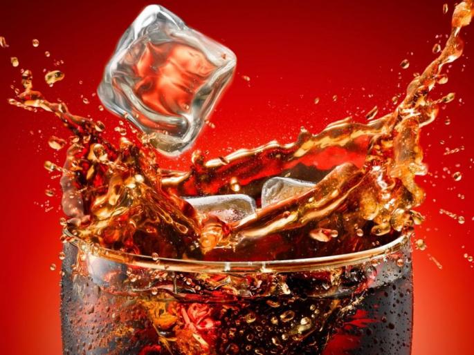 Uses of cold drink for washing hairs, get shiny and silky hairs | cold drink ने कुणी केस धुते का? होय,  केसांवर स्वार नवा भन्नाट ट्रेंड