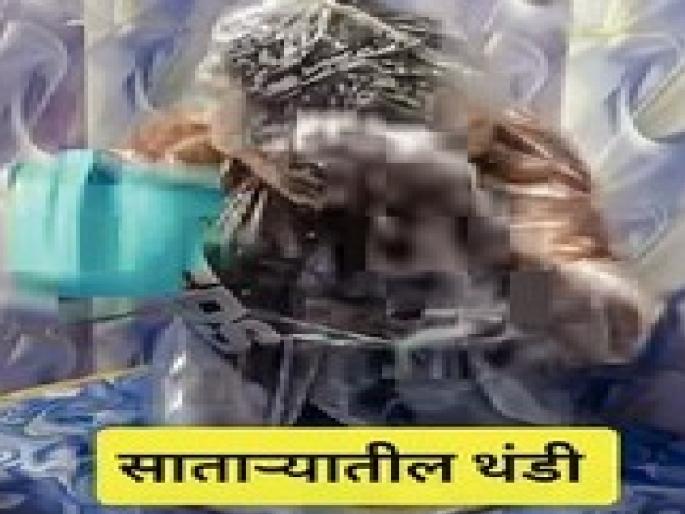 Fearing the cold that brave man took a bath wearing a carry bag video goes viral | थंडीला घाबरुन 'त्या' बहाद्दराने कॅरीबॅग घालून केली अंघोळ!, नेटकऱ्यांकडून विनोदी कमेंट्सची बरसात