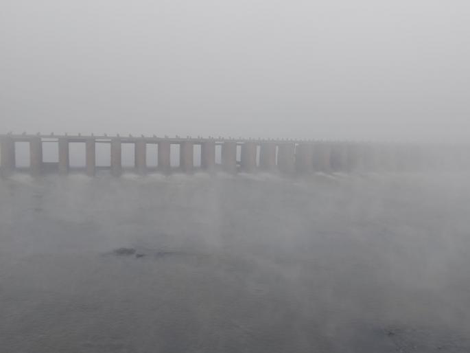 Satara mercury fell; Trains delayed due to fog, markets also affected | साताऱ्याचा पारा घसरला; धुक्यामुळे रेल्वे उशीरा, बाजारपेठेवरही परिणाम Satara mercury fell; Trains delayed due to fog, markets also affected | साताऱ्याचा पारा घसरला; धुक्यामुळे रेल्वे उशीरा, बाजारपेठेवरही परिणाम
