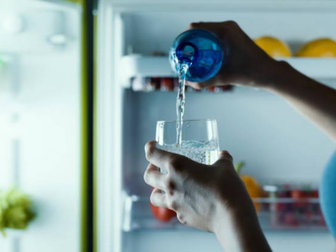 drinking cold water from fridge is harmful for your health know the side effects | Health tips: फ्रीजमधील थंड पाणी गरमीत देत गारवा पण याचे आहेत इतके धोके की समजल्यावर घाम फुटेल drinking cold water from fridge is harmful for your health know the side effects | Health tips: फ्रीजमधील थंड पाणी गरमीत देत गारवा पण याचे आहेत इतके धोके की समजल्यावर घाम फुटेल