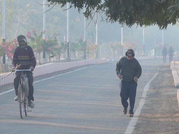 Low temperature recorded in Parbhani, mercury at 7.6 degrees | परभणीत नीचांकी तापमानाची नोंद, पारा ७.६ अंशावर Low temperature recorded in Parbhani, mercury at 7.6 degrees | परभणीत नीचांकी तापमानाची नोंद, पारा ७.६ अंशावर