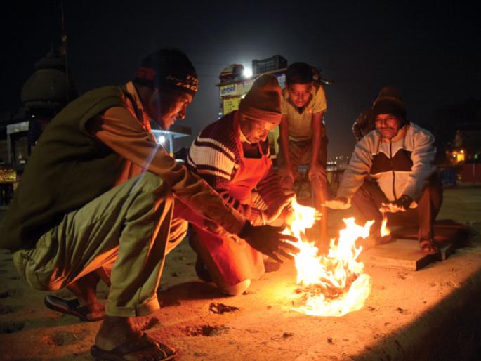 kashmir get relief from cold but temperature remains below zero | थंडीपासून काश्मीरला दिलासा, तरी पारा शून्याखालीच kashmir get relief from cold but temperature remains below zero | थंडीपासून काश्मीरला दिलासा, तरी पारा शून्याखालीच