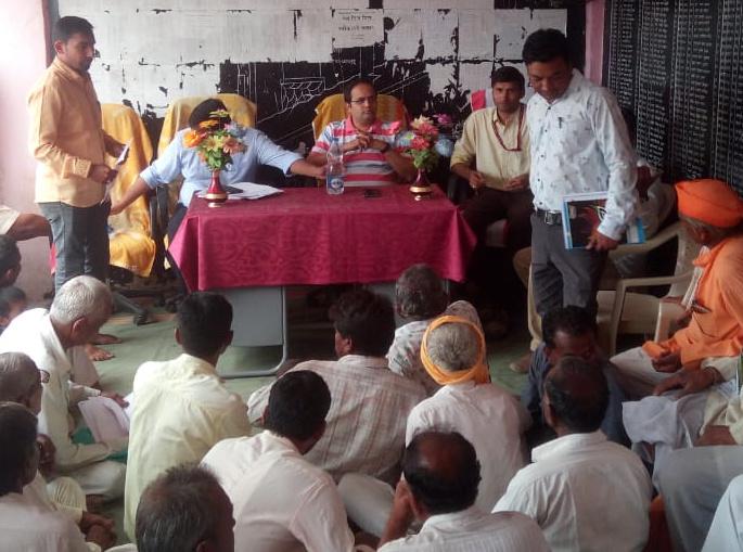 Prime Minister's Farmer's Honor Scheme; Inspection of Name Registration Camp by Collector | प्रधानमंत्री शेतकरी मानधन योजना; नाव नोंदणी शिबिराची जिल्हाधिकाऱ्यांकडून पाहणी Prime Minister's Farmer's Honor Scheme; Inspection of Name Registration Camp by Collector | प्रधानमंत्री शेतकरी मानधन योजना; नाव नोंदणी शिबिराची जिल्हाधिकाऱ्यांकडून पाहणी