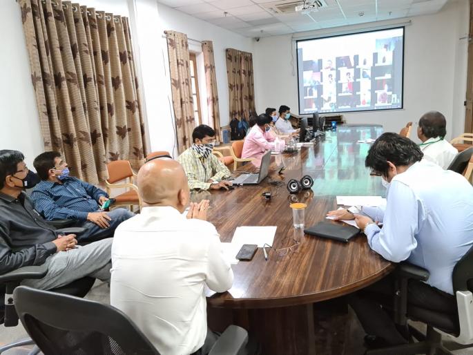 CoronaVirus: Keep yourself safe, keep the village safe, Collector's mantra | CoronaVirus : स्वत: सुरक्षित राहा, गावाला सुरक्षित ठेवा, जिल्हाधिकाऱ्यांचा कानमंत्र CoronaVirus: Keep yourself safe, keep the village safe, Collector's mantra | CoronaVirus : स्वत: सुरक्षित राहा, गावाला सुरक्षित ठेवा, जिल्हाधिकाऱ्यांचा कानमंत्र