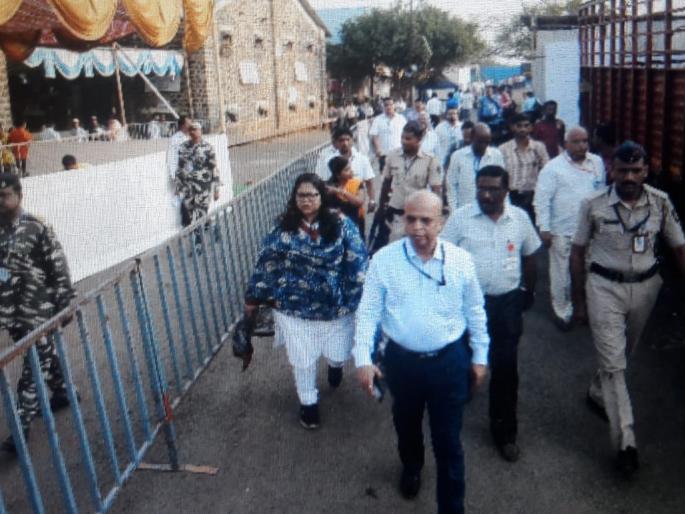  4-year wait for 5 account holders ended | ६०० खातेदारांची ६५ वर्षांची प्रतीक्षा संपली; कडवेतील ३४0 एकर जमीन वहिवाटदारांना