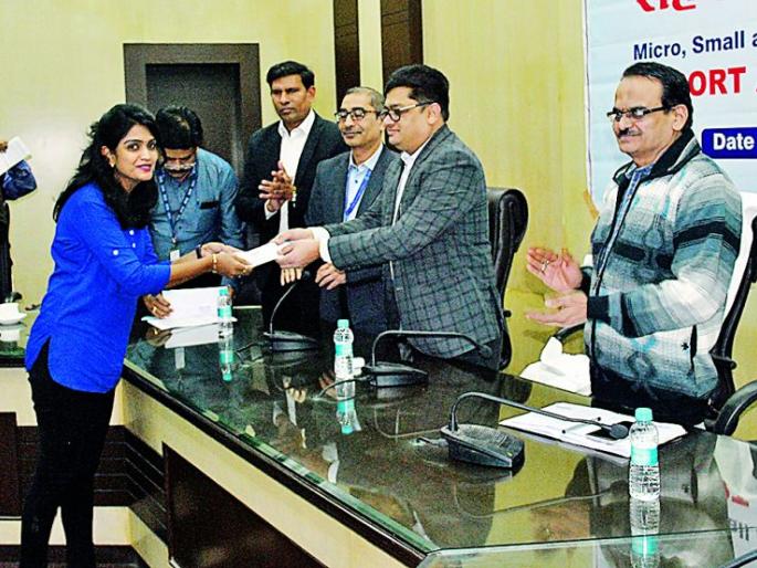 Loan sanction certificate to industrialists in Nagpur | नागपुरात उद्योजकांना कर्ज मंजुरीचे प्रमाणपत्र 