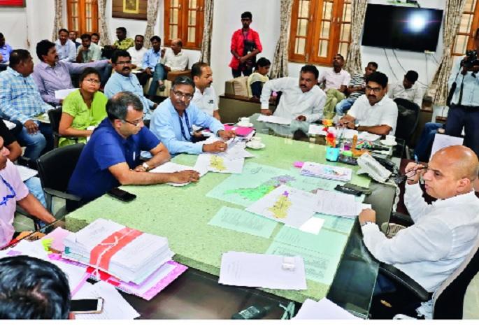 The airport barriers will be months away | ‘विमानतळा’चे अडथळे महिन्यात होणार दूर The airport barriers will be months away | ‘विमानतळा’चे अडथळे महिन्यात होणार दूर