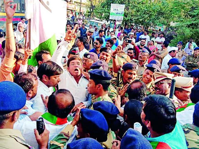 Aggressive 'RAUCA' against the government: Morcha on District Collectorate | सरकारविरोधात ‘रायुका’चा आक्रमक पवित्रा : जिल्हाधिकारी कार्यालयावर मोर्चा Aggressive 'RAUCA' against the government: Morcha on District Collectorate | सरकारविरोधात ‘रायुका’चा आक्रमक पवित्रा : जिल्हाधिकारी कार्यालयावर मोर्चा