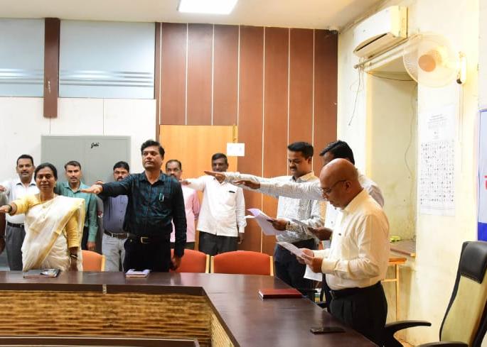 Will not take bribe; Do not give | लाच घेणार नाही; देणारही नाही Will not take bribe; Do not give | लाच घेणार नाही; देणारही नाही