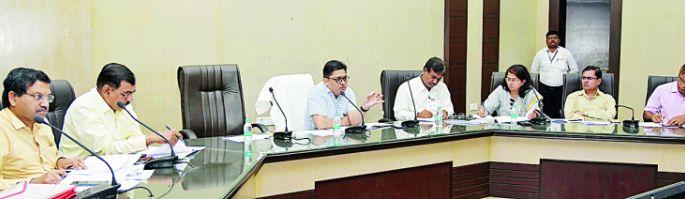 An action plan of 42 crores 48 lacs for scarcity-hit villages | टंचाईग्रस्त गावांसाठी ४२ कोटी ४८ लक्ष रुपयाचा कृती आराखडा An action plan of 42 crores 48 lacs for scarcity-hit villages | टंचाईग्रस्त गावांसाठी ४२ कोटी ४८ लक्ष रुपयाचा कृती आराखडा